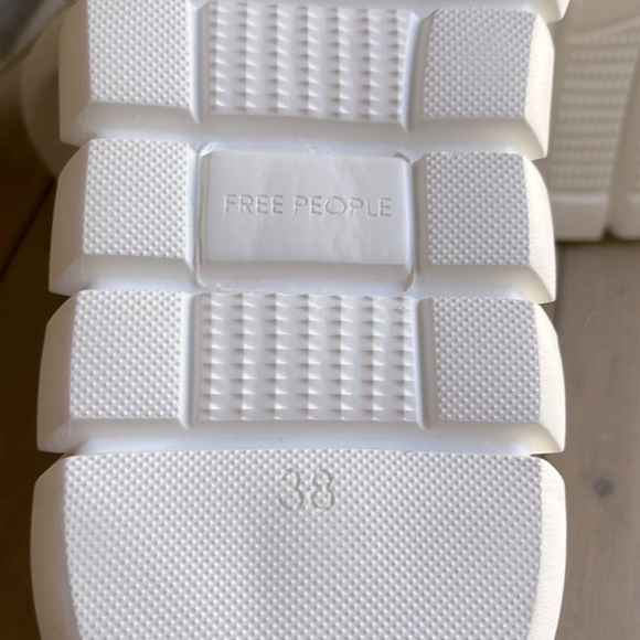 New Free People Catch Me If You can Platform Crochet Chunky Sole Sneaker Size 8 - Picture 13 of 13
